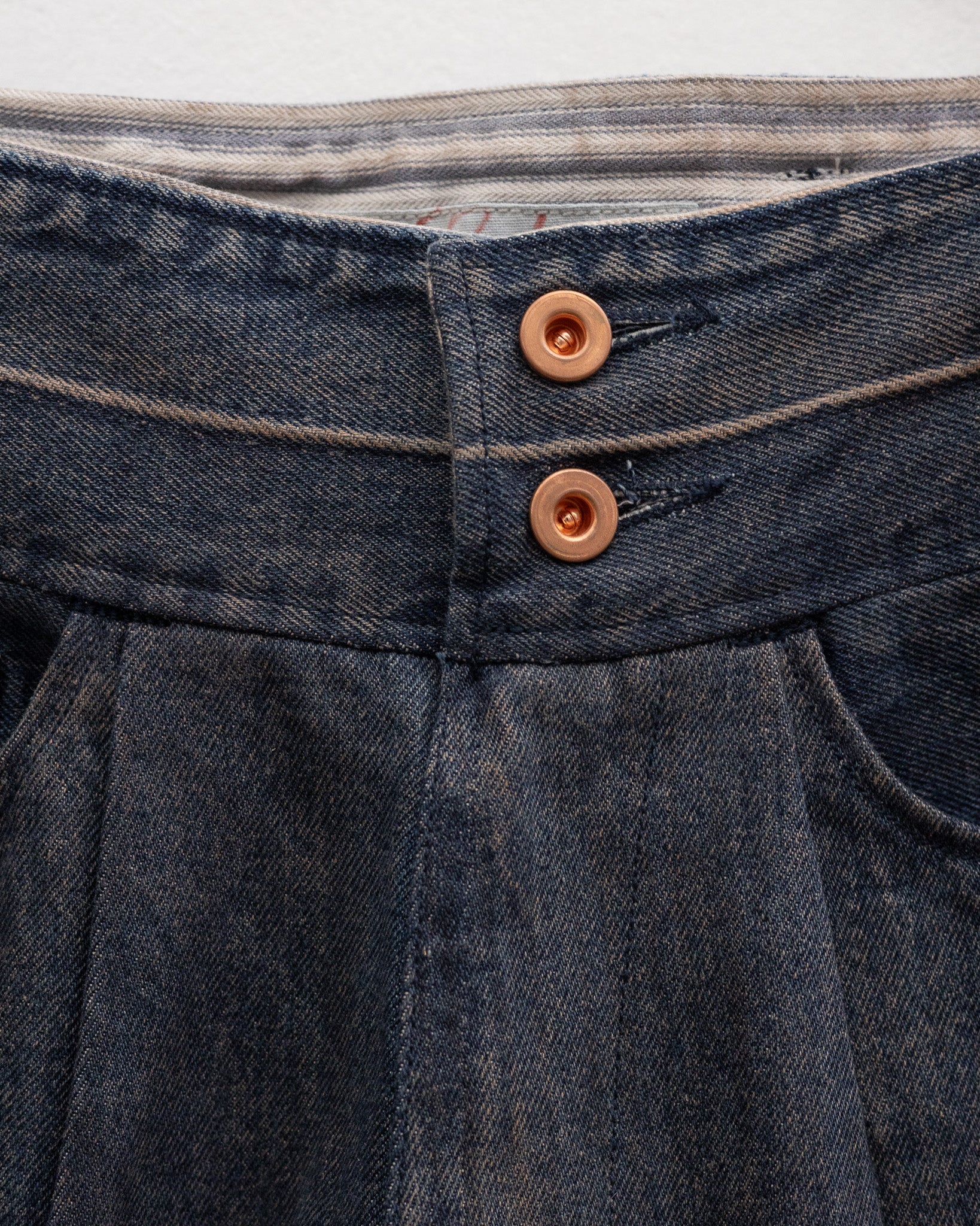 Belt Back Kakishibu Jeans